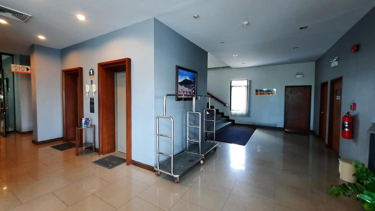 Leosor Hotel Nakhonratchasima Exteriör bild