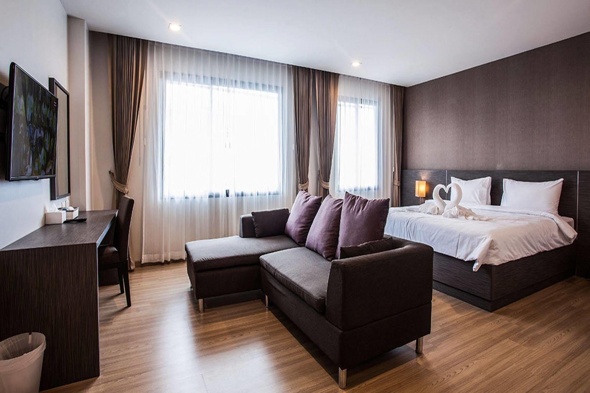 Leosor Hotel Nakhonratchasima Exteriör bild