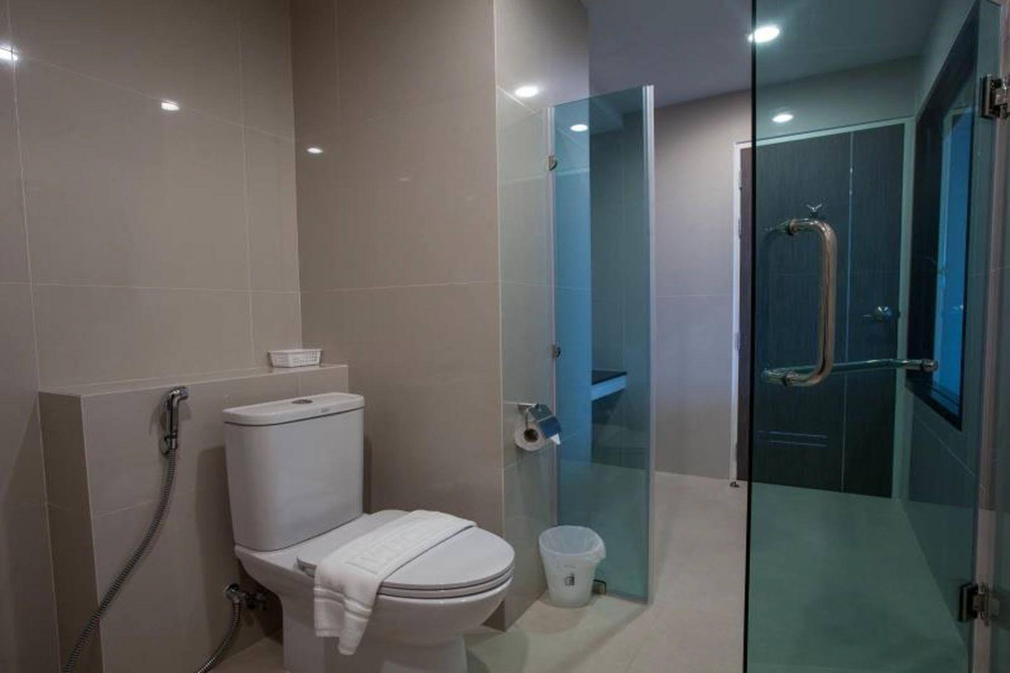 Leosor Hotel Nakhonratchasima Exteriör bild