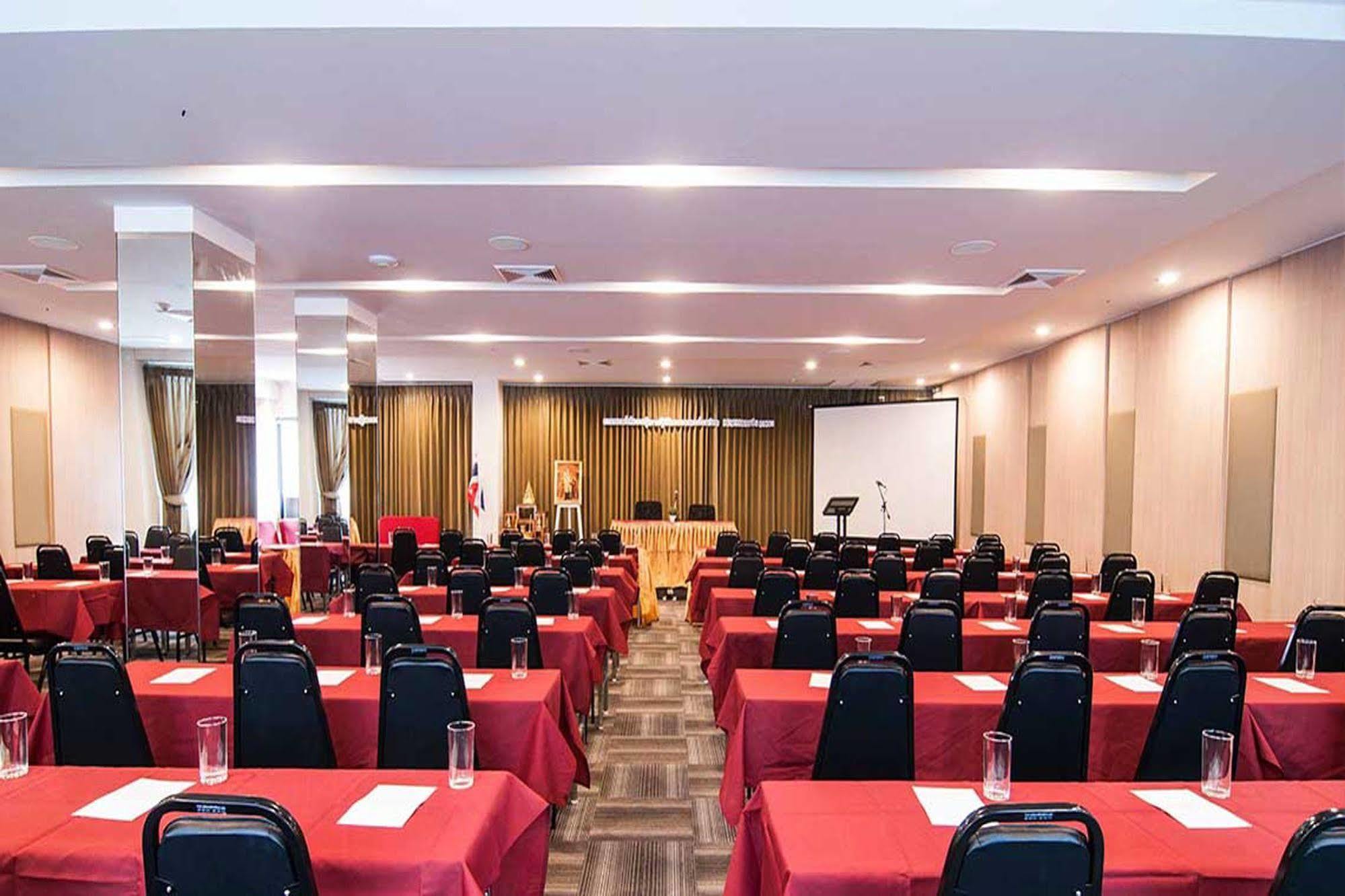 Leosor Hotel Nakhonratchasima Exteriör bild