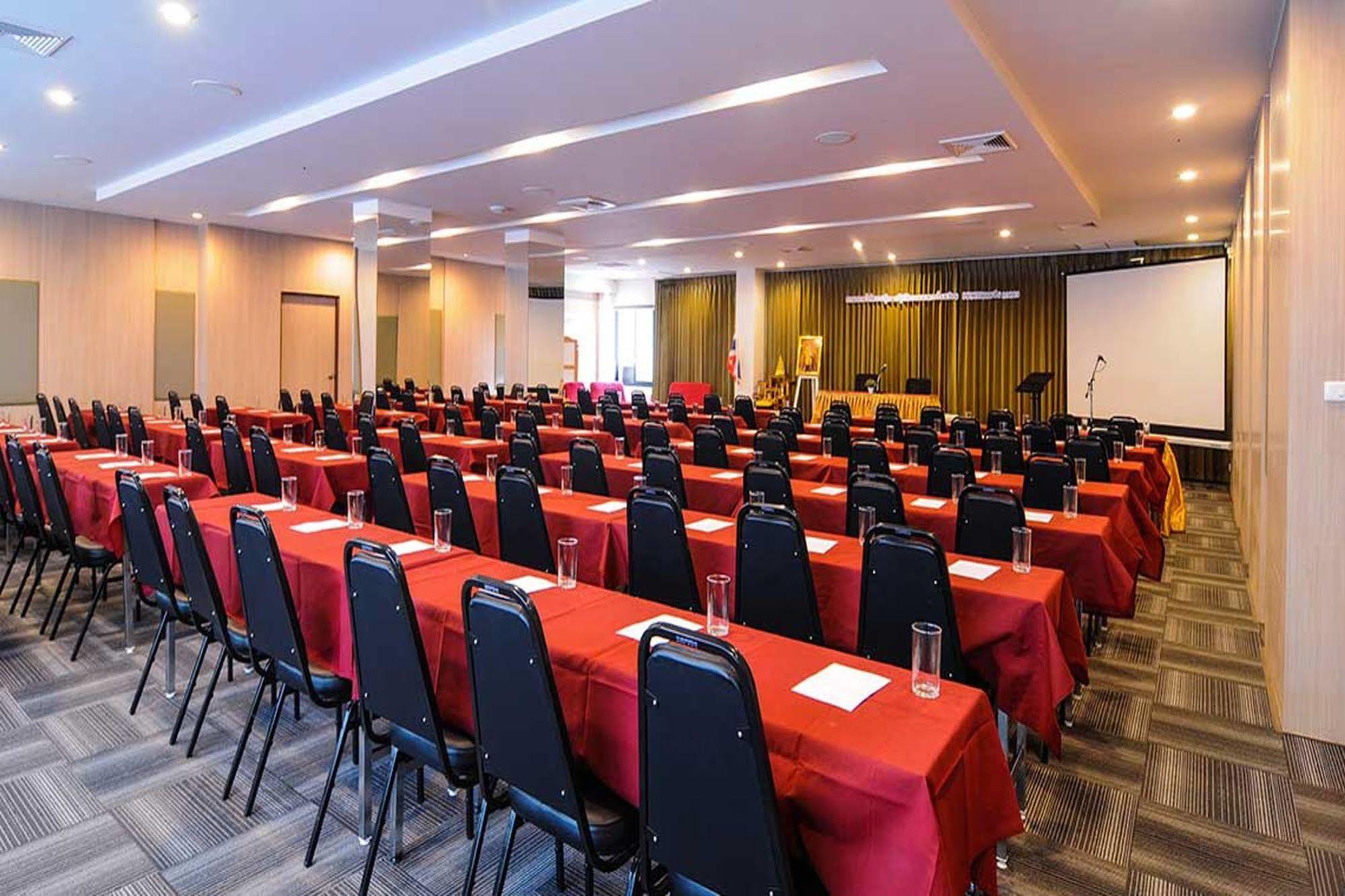 Leosor Hotel Nakhonratchasima Exteriör bild