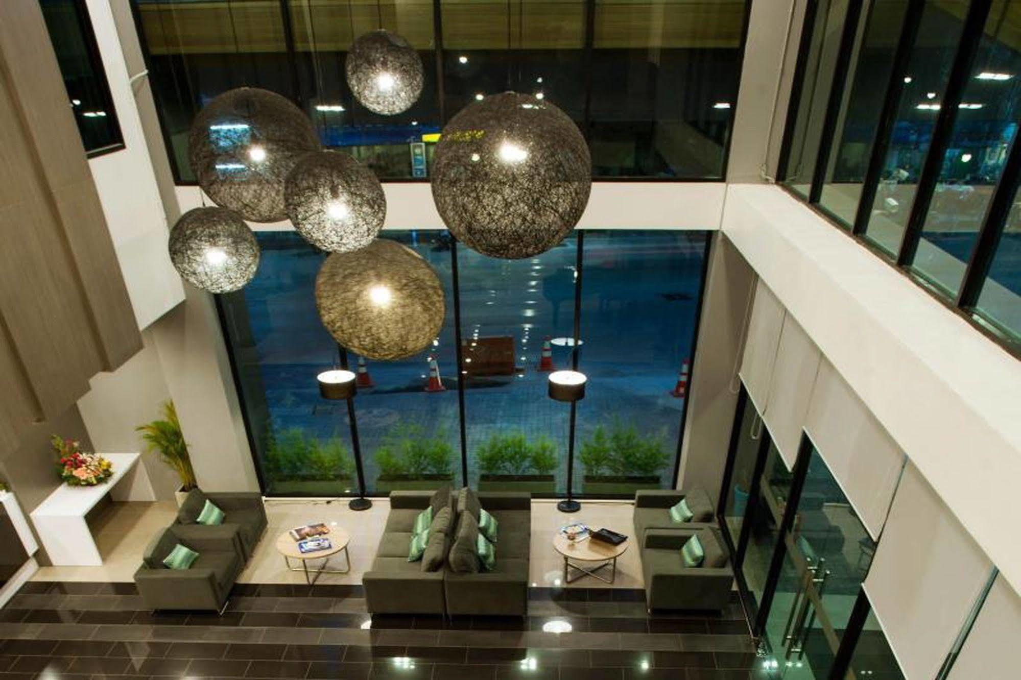 Leosor Hotel Nakhonratchasima Exteriör bild