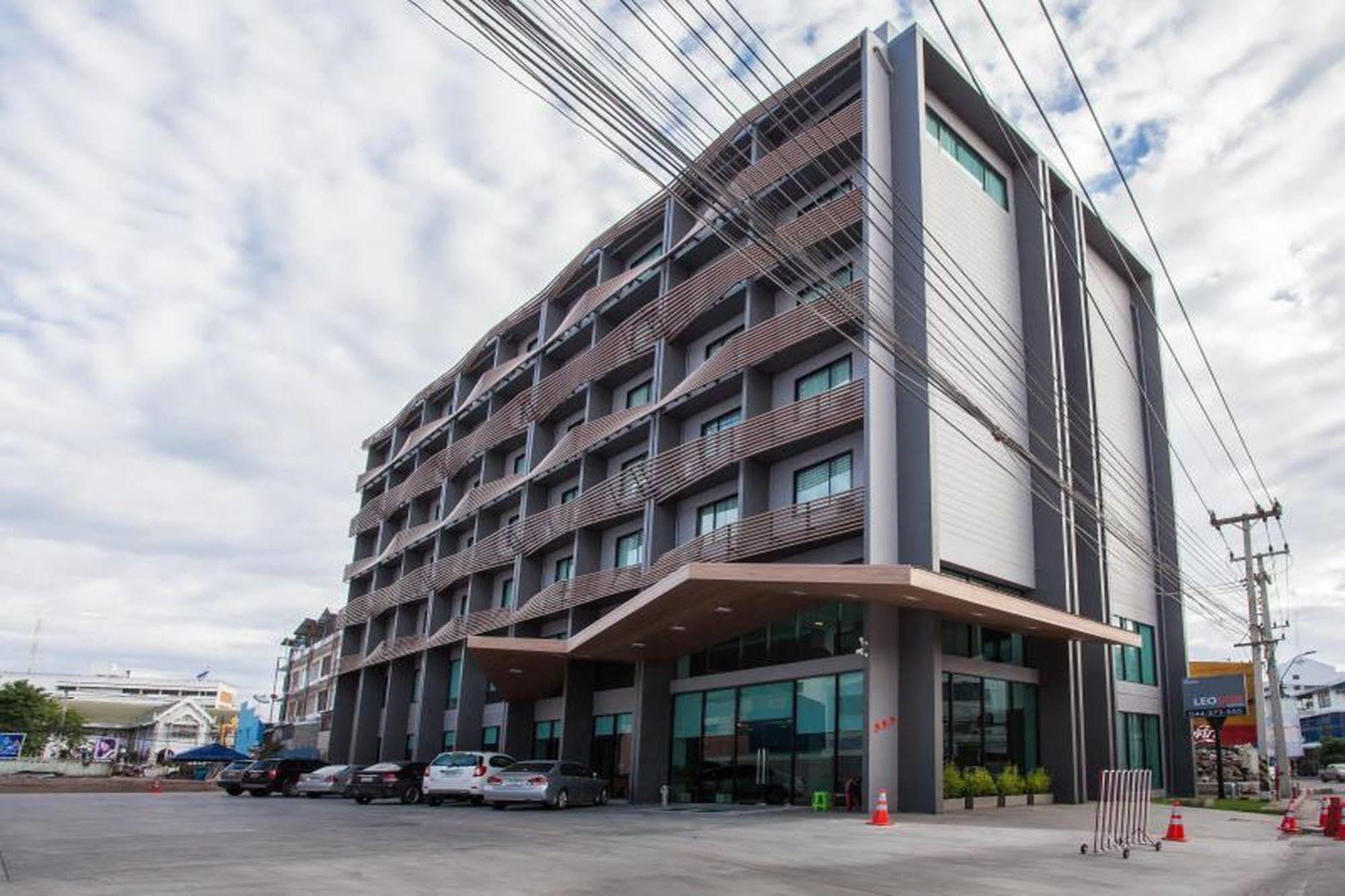 Leosor Hotel Nakhonratchasima Exteriör bild